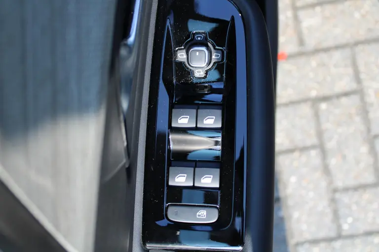 Citroën C5 X 1.6 Plug-in Hybrid 225 Shine Panoramadak, Stuur- en stoelverwarming, Navigatie afbeelding 11