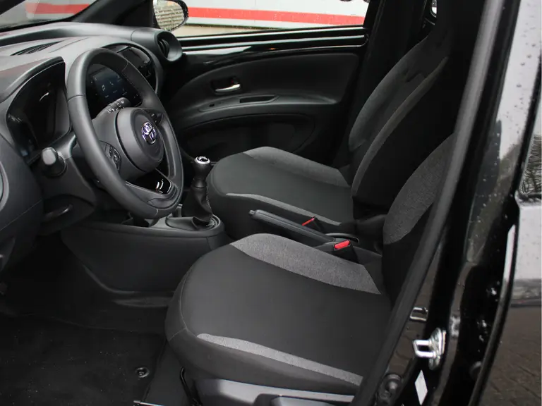 Toyota Aygo X 1.0 VVT-i MT Play Adaptieve Cruise Control, Carplay/Android Auto, Achteruitrijcamera, Bluetooth, Airco afbeelding 32