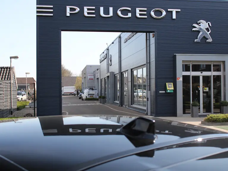 Peugeot 208 1.2 PureTech 100PK Allure Navigatie, Stoelverwarming, Camera achter, Parkeerhulp voor & Achter, Lichtmetalen velgen afbeelding 12