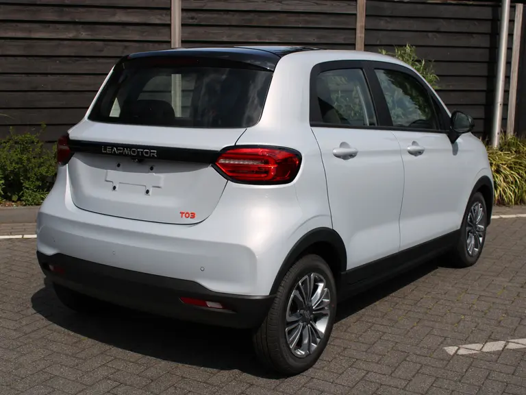 Leapmotor T03 Design 37.3 kWh Navigatie, Camera achter, Parkeerhulp achter, Audio, Keyless Start, Lichtmetalen velgen afbeelding 7