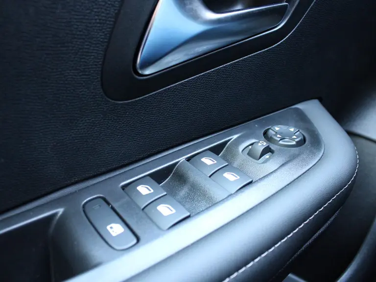 Peugeot 208 Allure 1.2 Hybrid 110PK e-DCS6 Automaat Navigatie, 360 camera, Lichtmetalen velgen, Parkeerhulp voor & achter, Cruise Control afbeelding 22