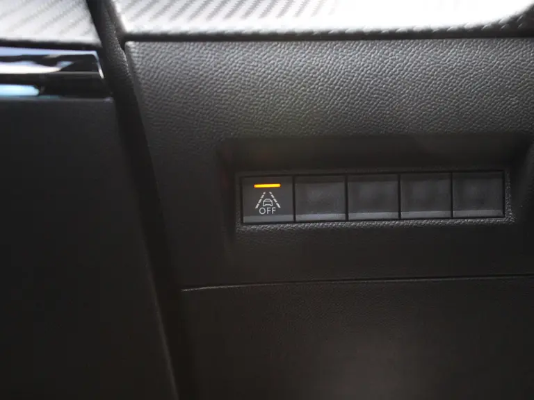 Peugeot e-2008 GT 50 kWh 136PK inclusief batterijtest Navigatie, Lichtmetalen velgen 18 inch, Keyless Entry, Dodehoek detectie afbeelding 19