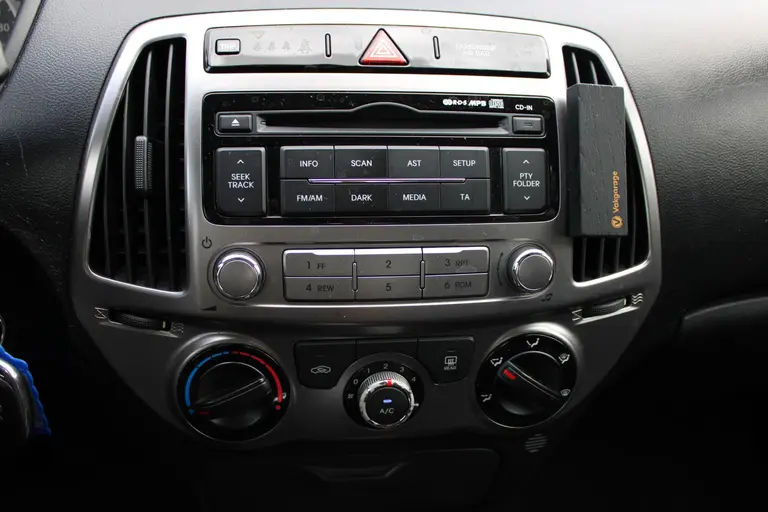 Hyundai i20 1.2i i-Motion 5-Deurs Afneembare Trekhaak, Airco, Parkeersensoren Achter, Radio/CD Speler afbeelding 21