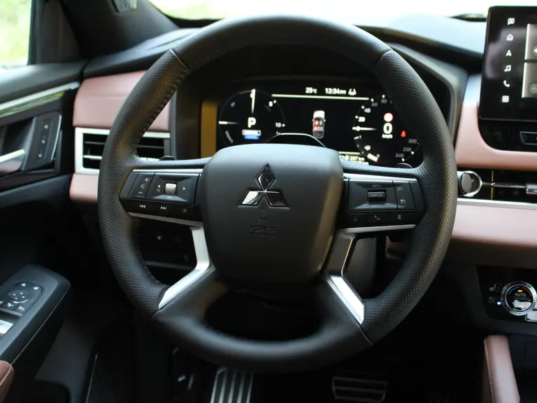 Mitsubishi Outlander 2.4 PHEV Instyle+ Lederen Interieur, Elektrisch Glazen Panoramadak, Stoelventilatie, Yamaha Audio afbeelding 43