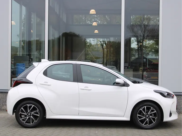 Toyota Yaris 1.0 VVT-i Active Cruise Control, Airco, Lichtmetalen Velgen, Bluetooth, Achteruitrijcamera afbeelding 13