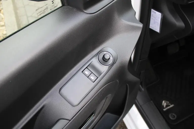 Citroën E-Berlingo Feel 50 kWh Airco, Cruise controle, Apple carplay/Android auto, Schuifdeur L+R, Camera, Bluetooth, afbeelding 9