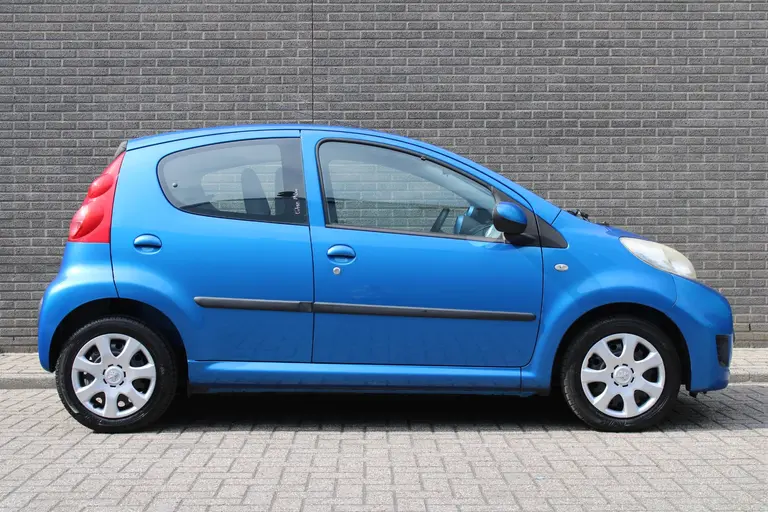 Peugeot 107 1.0-12V Urban Move afbeelding 2