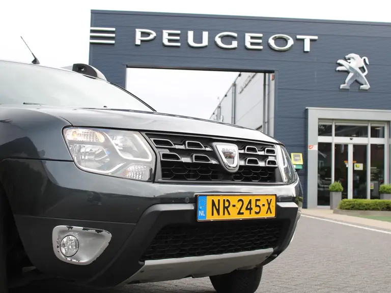 Dacia Duster Blackshadow 1.2 TCe 4x2 125PK Leder, Trekhaak, Achteruitrijcamera, Navigatie, Airco afbeelding 3