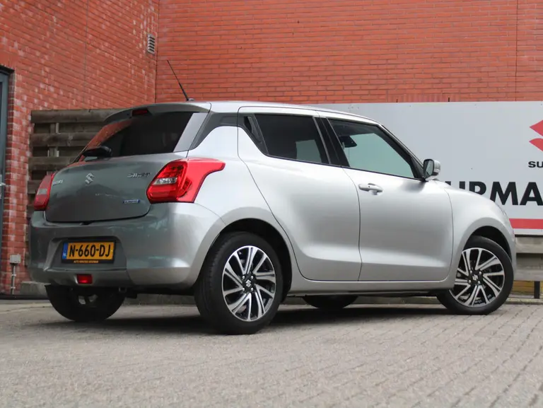Suzuki Swift 1.2 Style Smart Hybrid CVT Automaat Navigatie, Cruise Control Adaptief, Stoelverwarming, Achteruitrijcamera, Parkeersensoren Achter afbeelding 9