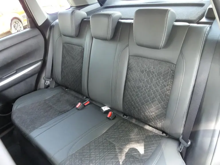 Suzuki Vitara Style 6 Jaar fabrieksgarantie! Nieuw uit voorraad leverbaar! afbeelding 25