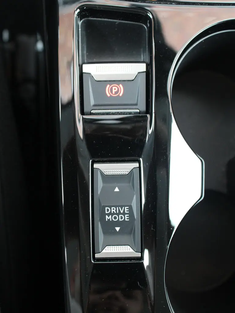 Peugeot 208 Hybrid 100PK e-DCS6 Allure Stoelverwarming,Adaptieve cruise control, Achteruitrijcamera afbeelding 30