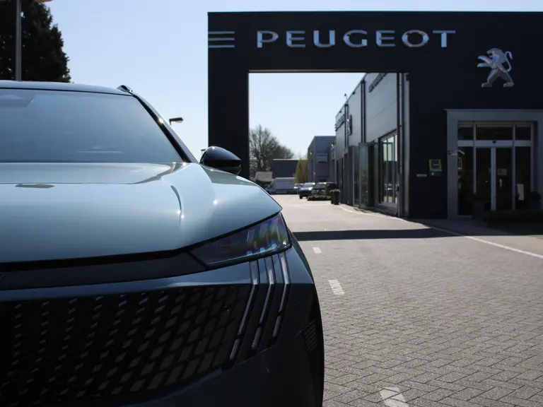 Peugeot 5008 GT 1.2 Hybrid 136PK e-DCS6 Automaat 7P Alcantara Leder, Navigatie, Camera 360, Panoramisch-Open Dak, Elektrische Achterklep afbeelding 3