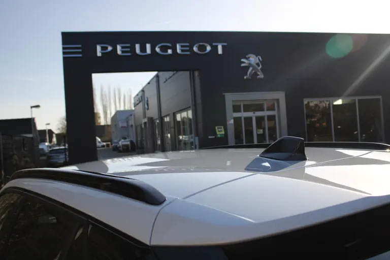 Peugeot 2008 1.2 PureTech 100PK Allure Navigatie, Camera Achter, Draadloze telefoonlader, Parkeerhulp voor en achter afbeelding 16