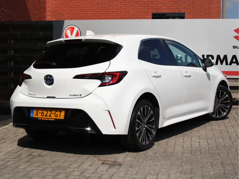 Toyota Corolla 1.8 Hybrid First Edition Automaat Achteruitrijcamera, Parkeersensoren Voor/Achter, Stoelverwarming, Cruise Control Adaptief, Climate Control afbeelding 2