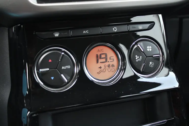 Citroën C3 1.2 PureTech Feel Edition CruiseControl, Bluetooth, Airco, All-season banden afbeelding 19