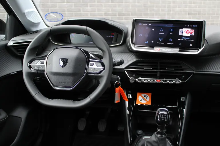 Peugeot 208 Allure 1.2 PureTech 100PK Navigatie, Stoelverwarming, Camera achter, Parkeerhulp voor & Achter, Lichtmetalen velgen afbeelding 11