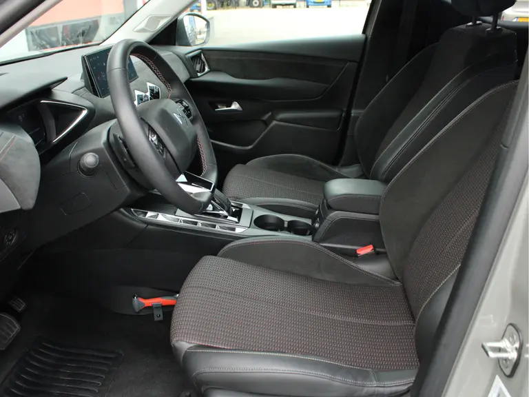 DS DS 3 1.2 PureTech Performance Line Automaat Microvezel Bekleding, Rondomzicht Camera, Cruise en Climate Control afbeelding 35