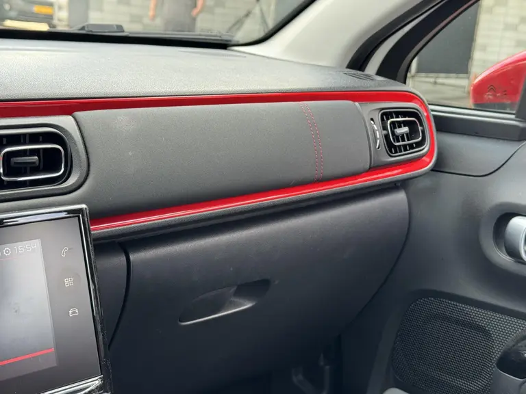 Citroën C3 Shine 1.2 PureTech 82PK Navigatie, Achteruitrijcamera, Keyless, Stoelverwarming, Parkeersensoren afbeelding 34