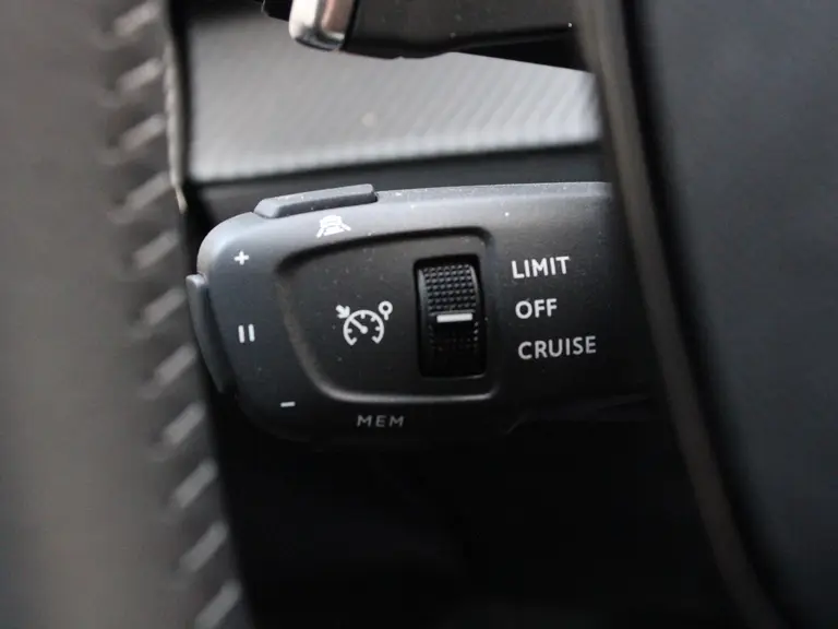 Peugeot 208 Allure 1.2 Hybrid 100PK e-DCS6 Automaat Navigatie, Achteruitrijcamera, Stoelverwarming, Adaptieve Cruise Control afbeelding 20