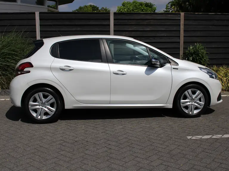 Peugeot 208 Signature 1.2 PureTech 82PK Navigatie, Parkeerhulp achter, Cruise Controle, Apple Carplay/Android Auto afbeelding 8