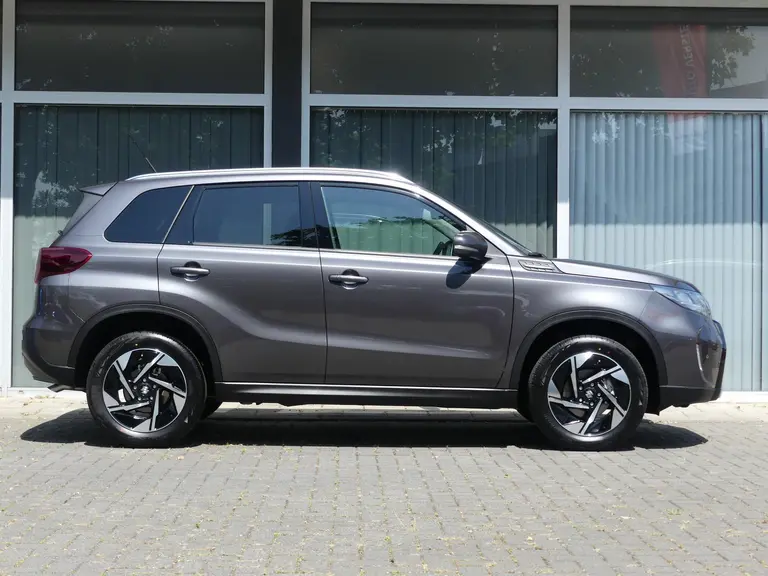 Suzuki Vitara Style 6 Jaar fabrieksgarantie! Nieuw uit voorraad leverbaar! afbeelding 2
