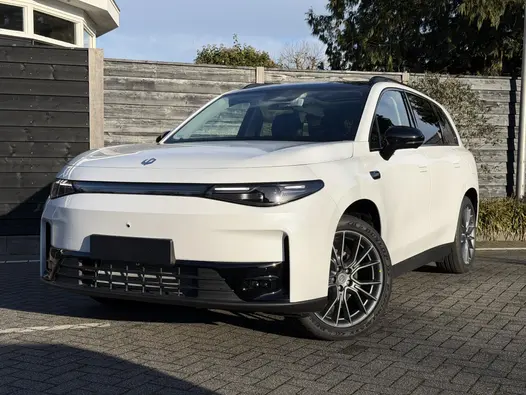 Leapmotor C10 Design REEV 28.4 kWh 215PK Automaat Navigatie, Camera 360, Lichtmetalen velgen, Elektrische Achterklep, Kunstlederen bekleding, Stoel Verwarming & Ventilatie