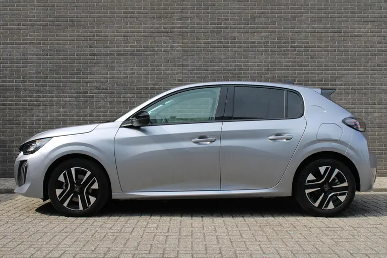 Peugeot 208 Hybrid 100 e-DCS6 Allure Automaat, Navigatie, Applecarpl./Andr. Auto, Keyless entry/Start afbeelding 3