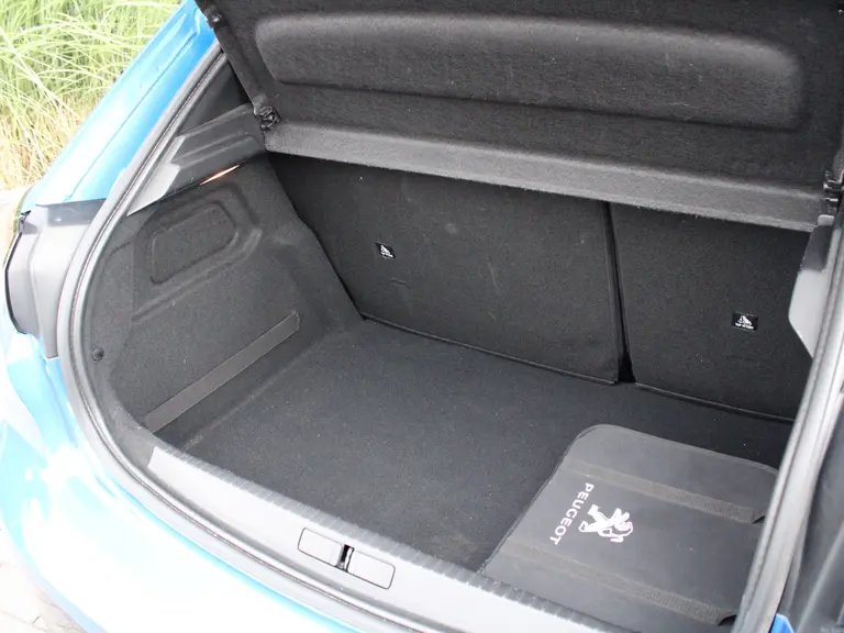 Peugeot e-208 GT Pack 50 kWh 136PK Navigatie, Alcantara Leder, Achteruitrijcamera, Keyless, Panoramadak, Parkeersensoren Voor & Achter afbeelding 13