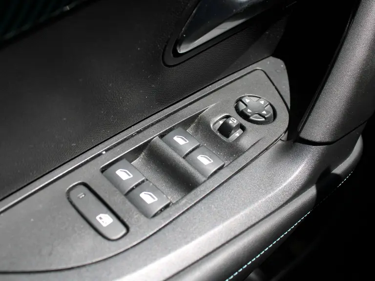 Peugeot 2008 Allure 1.2 PureTech 130PK EAT8 Automaat Navigatie, Achteruitrijcamera, Climate Control, Cruise Control, Trekhaak afbeelding 15