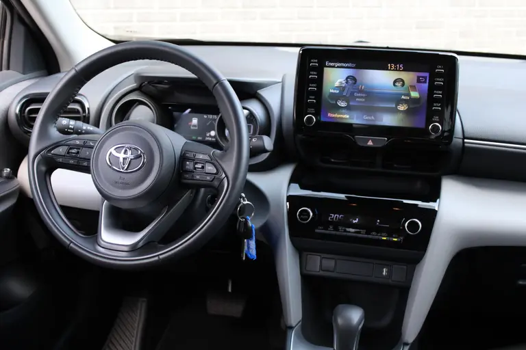 Toyota Yaris Cross 1.5 Hybrid Active Automaat, Airco, Adaptive CruiseControl, Achteruitrijcamera, 16"inch LM velgen. Gereserveerd afbeelding 8