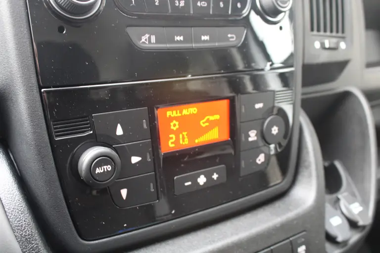 Citroën Jumper 2.2 BlueHDi 120 L1H1 3.0t Cruise Control, Leder Stuurwiel, Climate Control, Audio/Bluetooth, Parkeerhulp achter . afbeelding 11