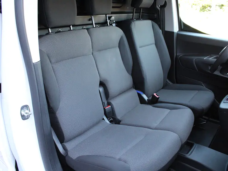 Peugeot Partner 1.5 BlueHDi 130PK EAT8 Automaat L1 White & Black Edition, Navigatie, Airconditioning, Camera Achter + Zijkant, Parkeerhulp voor & achter, Trekhaak afbeelding 48