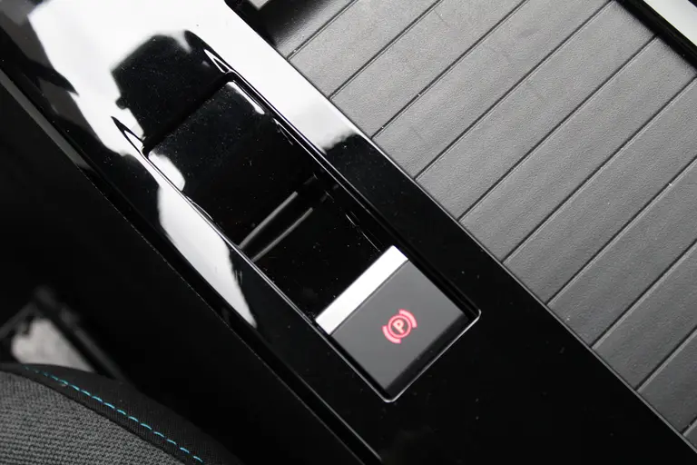 Citroën C4 1.2 Puretech Plus 131pk, Automaat, Navigatie, Keyless Entry/Start, Luxe bekleding, Achteruitrijcamera afbeelding 30