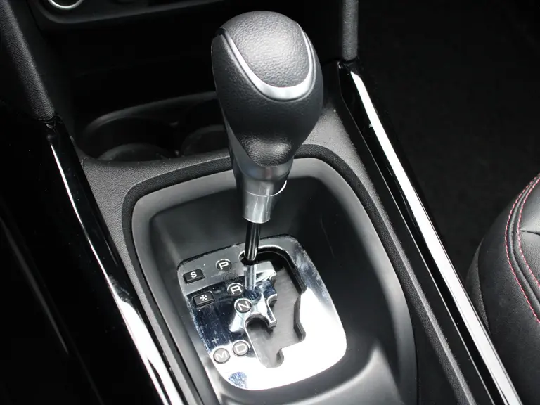 Peugeot 2008 GT-Line 1.2 PureTech 110PK EAT6 Automaat Panoramadak, Camera Achter, Parkeerhulp achter, Lichtmetalen velgen afbeelding 28