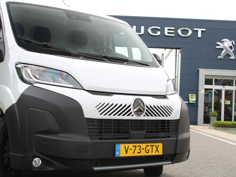 Citroën Jumper 2.2 BlueHDi 120PK S&S L2H1 3.0t Trekhaak, Navigatie, Achteruitrijcamera, Cruise Control, Airco, Dodehoek Detectie afbeelding 3