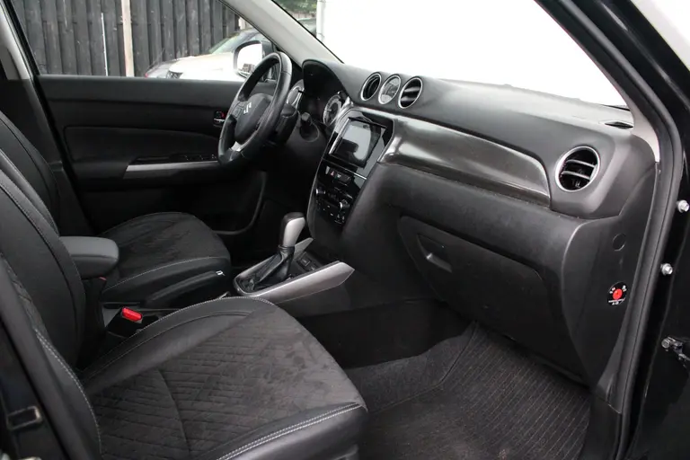 Suzuki Vitara 1.4 Boosterjet Style Smart Hybrid Navigatie, Parkeersensoren voor en achter, Stoelverwarming, Achteruitrijcamera afbeelding 19