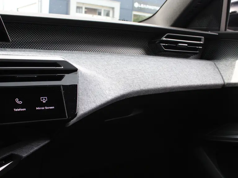 Peugeot 3008 GT 1.2 Hybrid 136PK e-DCS6 Automaat Navigatie, Rondomzichtcamera, Stoel & Stuurverwarming, Elektrische Achterklep, Alcantara afbeelding 39