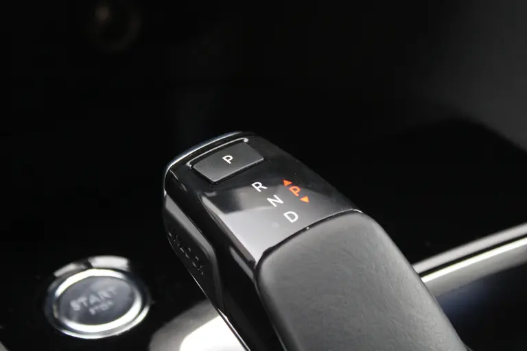 Peugeot 3008 1.2 PureTech Allure Automaat, Trekhaak, Navigatie, CruiseControl, Applecarpl./Andr. Auto afbeelding 29