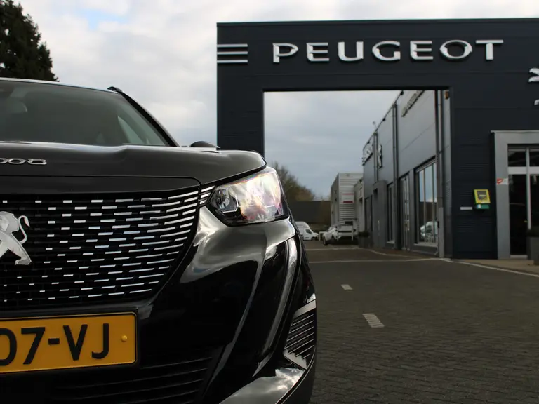 Peugeot 2008 1.2 PureTech 130PK Allure Pack EAT8 Navigatie, Trekhaak afneembaar, Camera Achter, Parkeerhulp achter, Climate Control afbeelding 3
