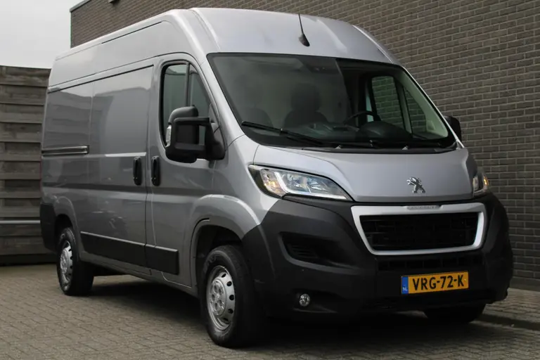 Peugeot Boxer 330 2.2 BlueHDi 140 L2H2 Asphalt CruiseControl, Trekhaak, Airco, Navigatie, Achteruitrijcamera, DAB Radio afbeelding 27