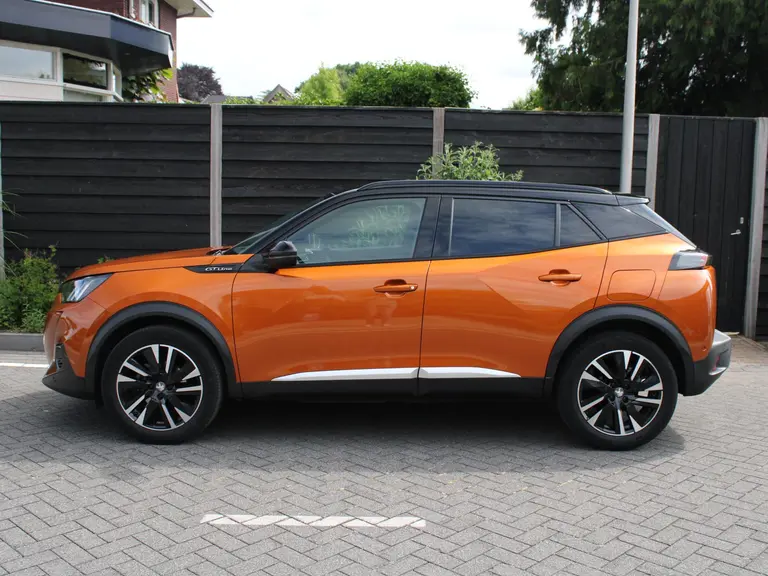 Peugeot 2008 GT-Line 1.2 PureTech 130PK Trekhaak, Navigatie, Achteruitrijcamera, Keyless Start, Parkeersensoren afbeelding 6