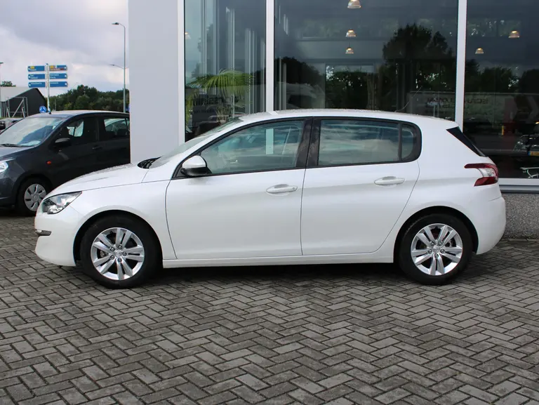 Peugeot 308 1.2 PureTech Active Trekhaak, Climat control, Cruise control, Allseasonbanden, Lichtmetalen velgen afbeelding 2