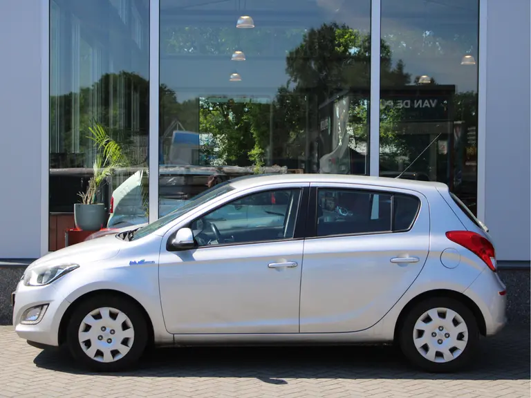 Hyundai i20 1.2i i-Motion 5-Deurs Afneembare Trekhaak, Airco, Parkeersensoren Achter, Radio/CD Speler afbeelding 12