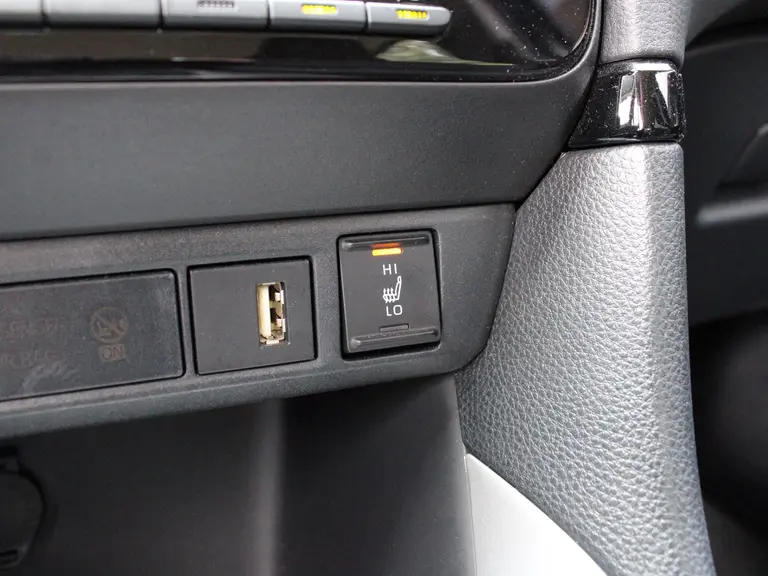 Toyota Yaris Dynamic 1.5 Hybrid 115PK Automaat Lichtmetalen velgen, Achteruitrij camera, Climate Control, KeylessEntry, AppleCarplay/Android Auto Navigatie afbeelding 20
