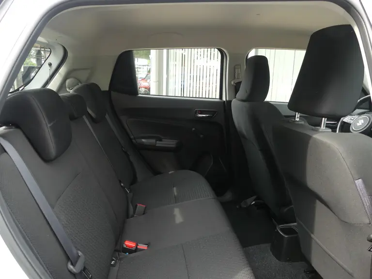 Suzuki Swift 1.2 Comfort Smart Hybrid Trekhaak, Cruise Control, Airco, LM Velgen afbeelding 20