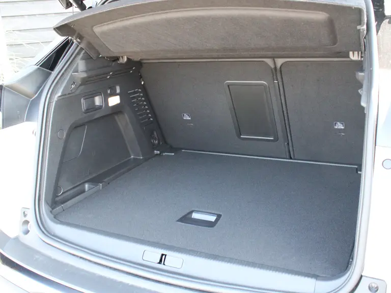 Peugeot 3008 GT 1.2 PureTech 130PK EAT8 Automaat Navigatie, Keyless, Achteruitrijcamera, Elektrische Achterklep, Apple Carplay, Android Auto afbeelding 13