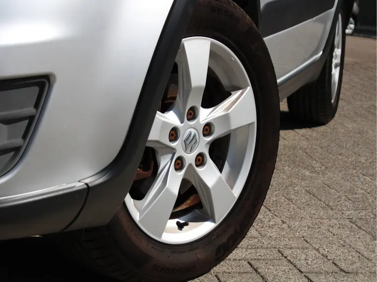 Suzuki SX4 1.6 Exclusive, Trekhaak, parkeersensoren, 2e Eig. Keyless en Middenarmsteun afbeelding 3
