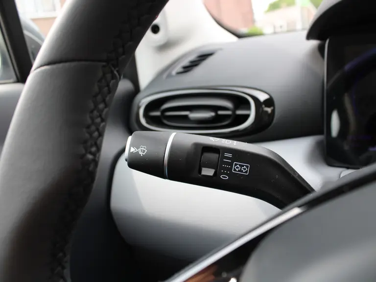 Leapmotor T03 Design 37.3 kWh Navigatie, Camera achter, Parkeerhulp achter, Audio, Keyless Start, Lichtmetalen velgen afbeelding 14