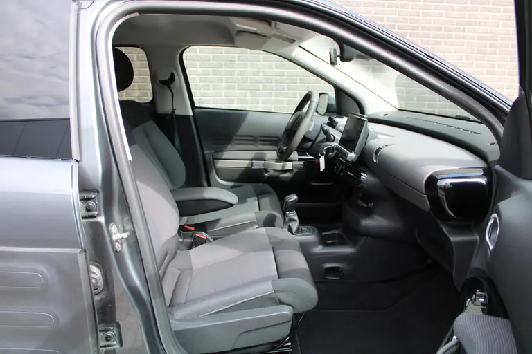 Citroën C4 Cactus 1.2 PureTech Shine Trekhaak, Navigatie, Airco, CruiseControl, Achteruitrijcamera afbeelding 24