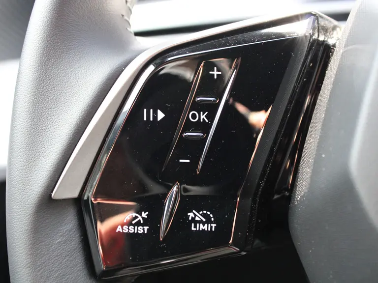 Peugeot 3008 Allure 1.2 Hybrid 145PK e-DCS6 Automaat Navigatie, Achteruitrijcamera, Keyless Entry & Start Stoelverwarming, Apple Carplay, Android Auto afbeelding 20